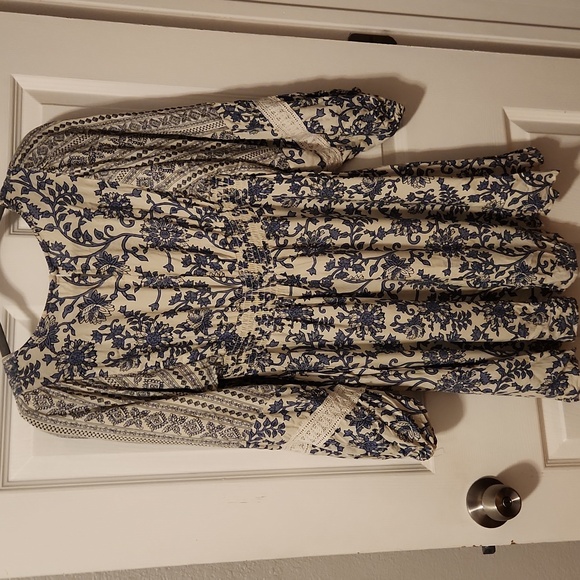 ❤️Sincerely Jules Blue and Cream Patterned Mini Dress Pit 15 - Picture 6 of 6